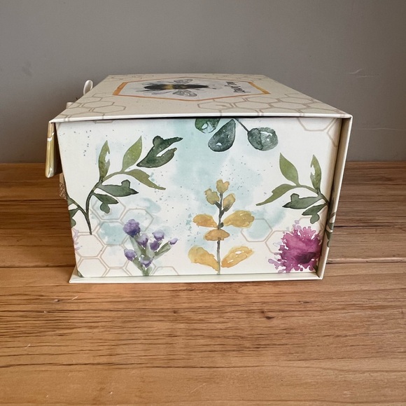 NWT medium rectangular storage box - Picture 3 of 7